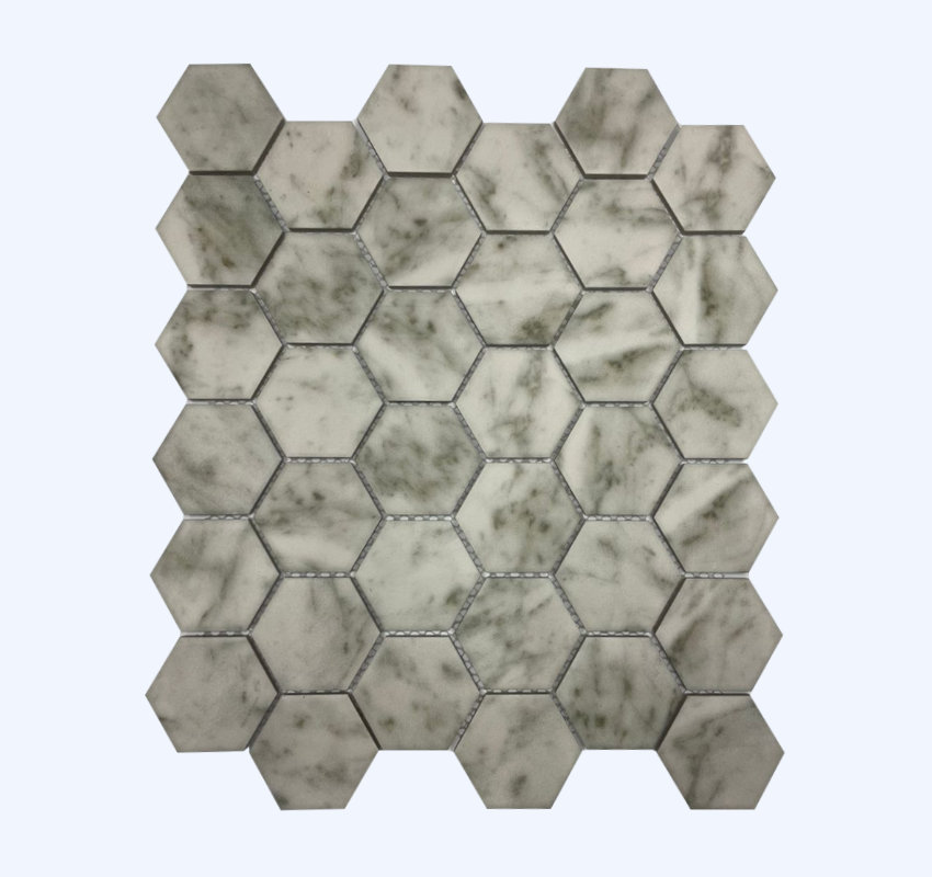 Mosaico de piedra con textura natural de forma hexagonal